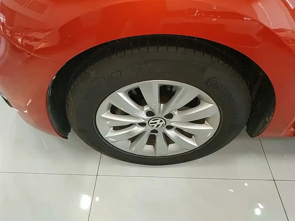 Volkswagen Beetle 2017 180TSI Enjoy фото 23