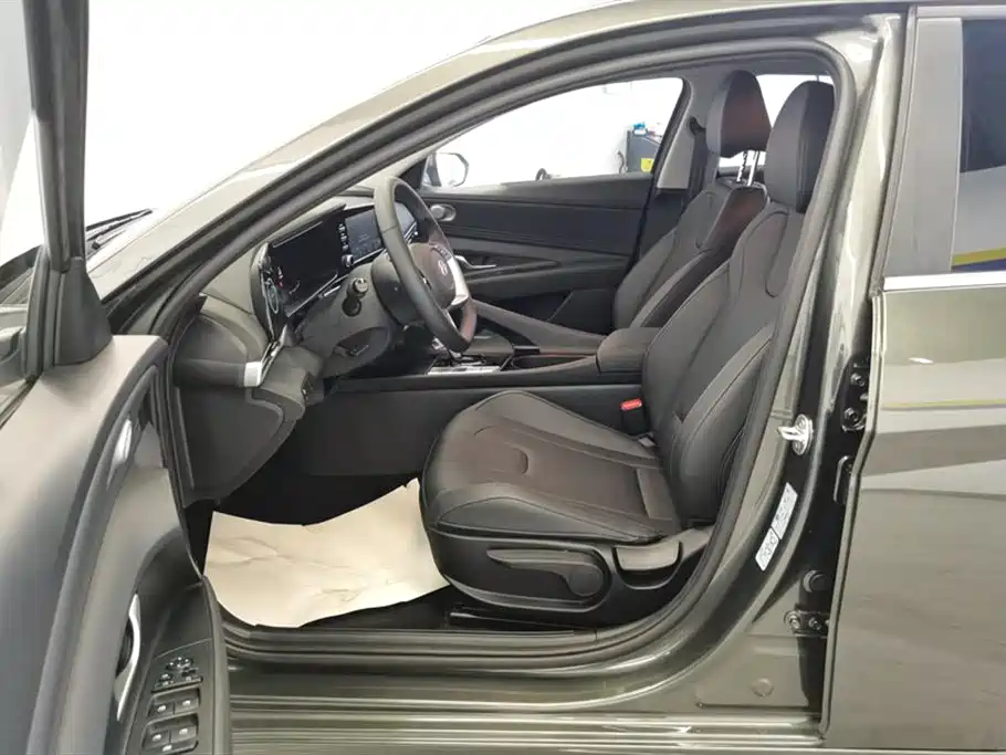 Hyundai Elantra 2023 1.5L CVT GLX Elite Edition фото 9