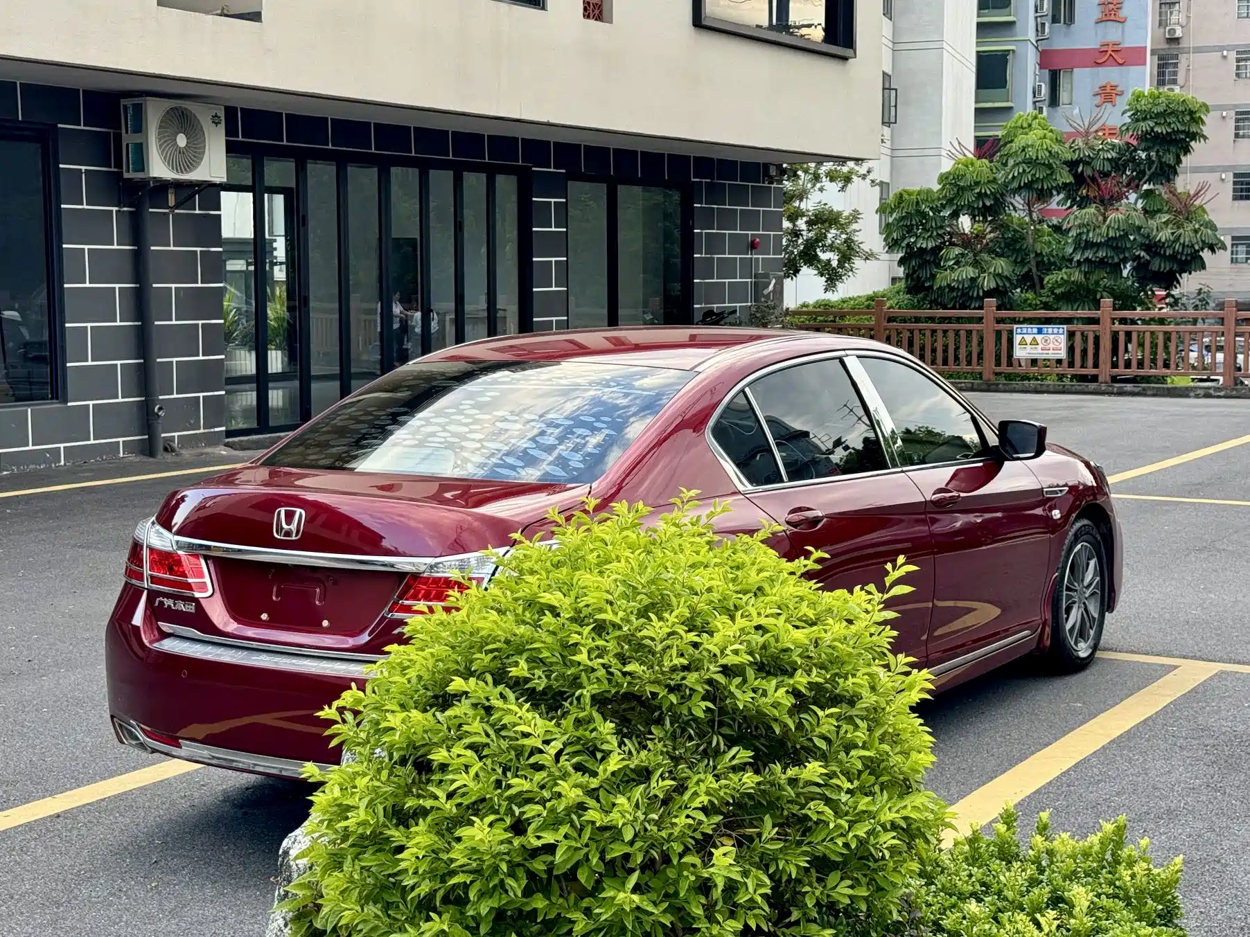 Фото 8 - Honda Accord