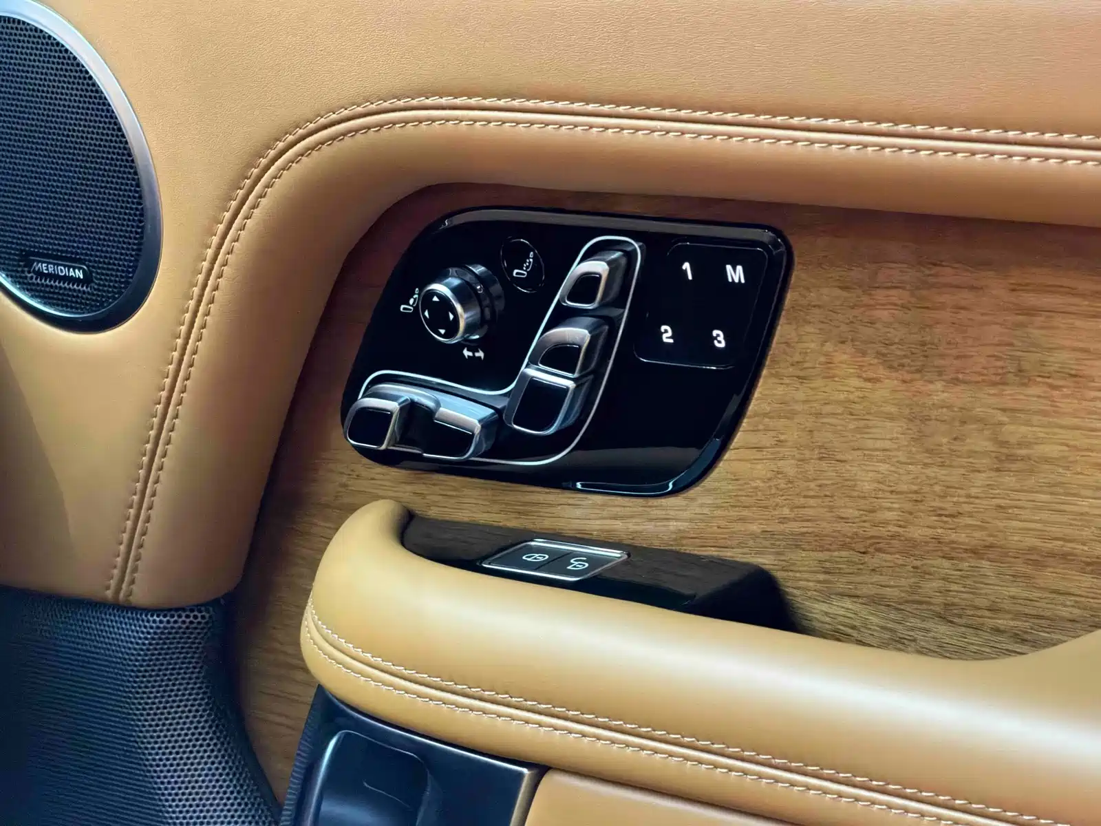 Photo 14 - Land Rover Range Rover