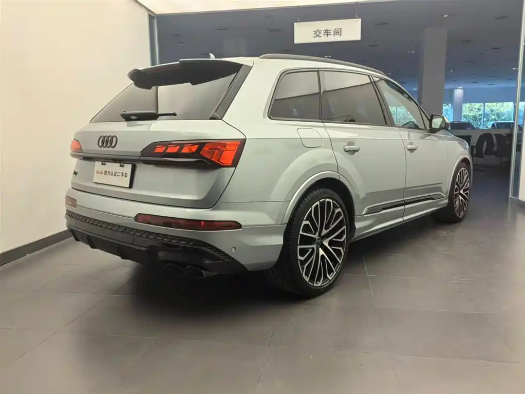 Audi SQ7 2024 4.0 TFSI фото 4