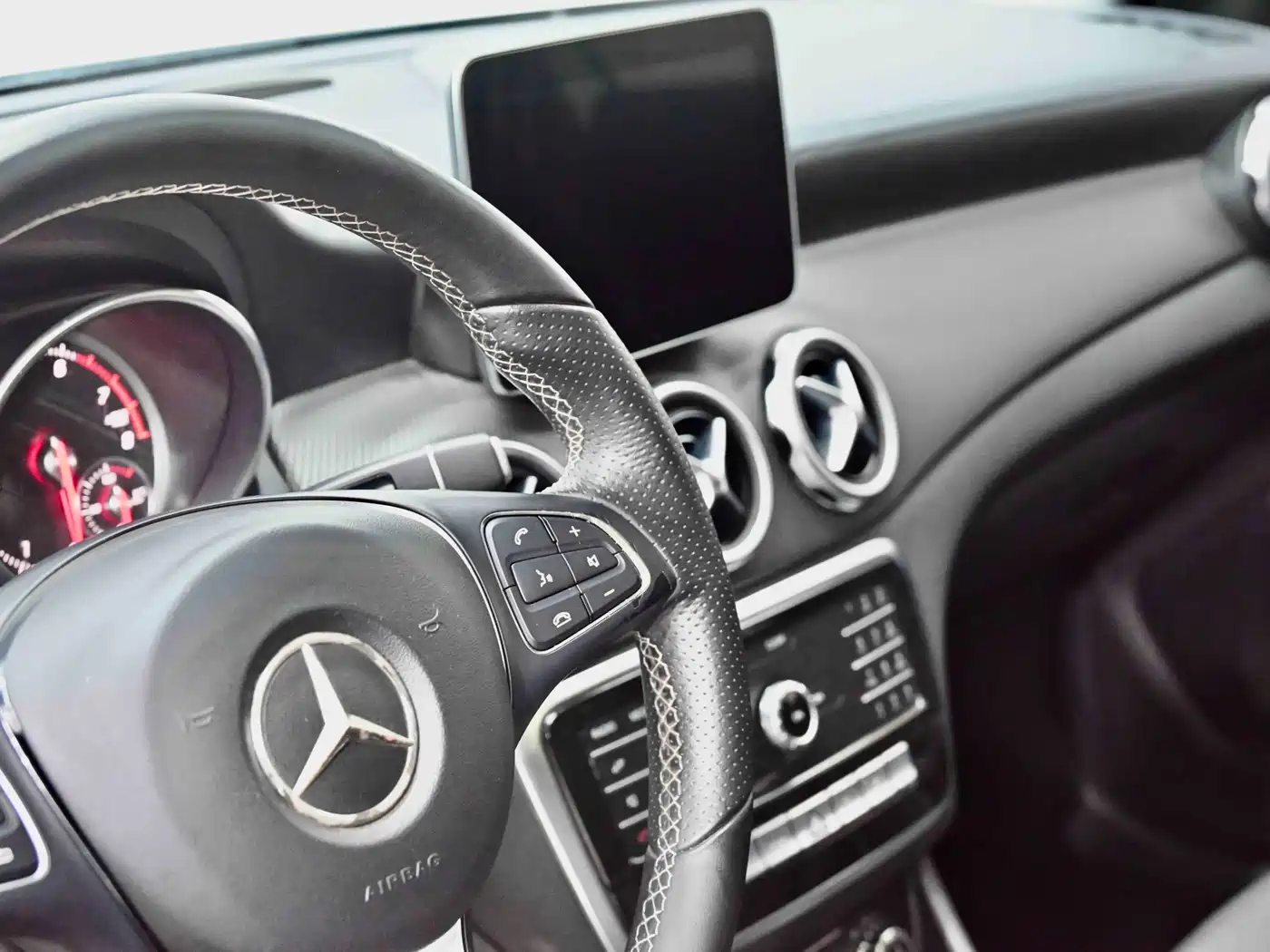 Mercedes-Benz GLA 2018 GLA 200 Fashion фото 27