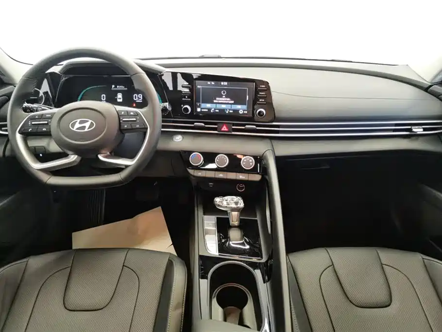 Hyundai Elantra 2023 1.5L CVT GLX Elite Edition фото 12