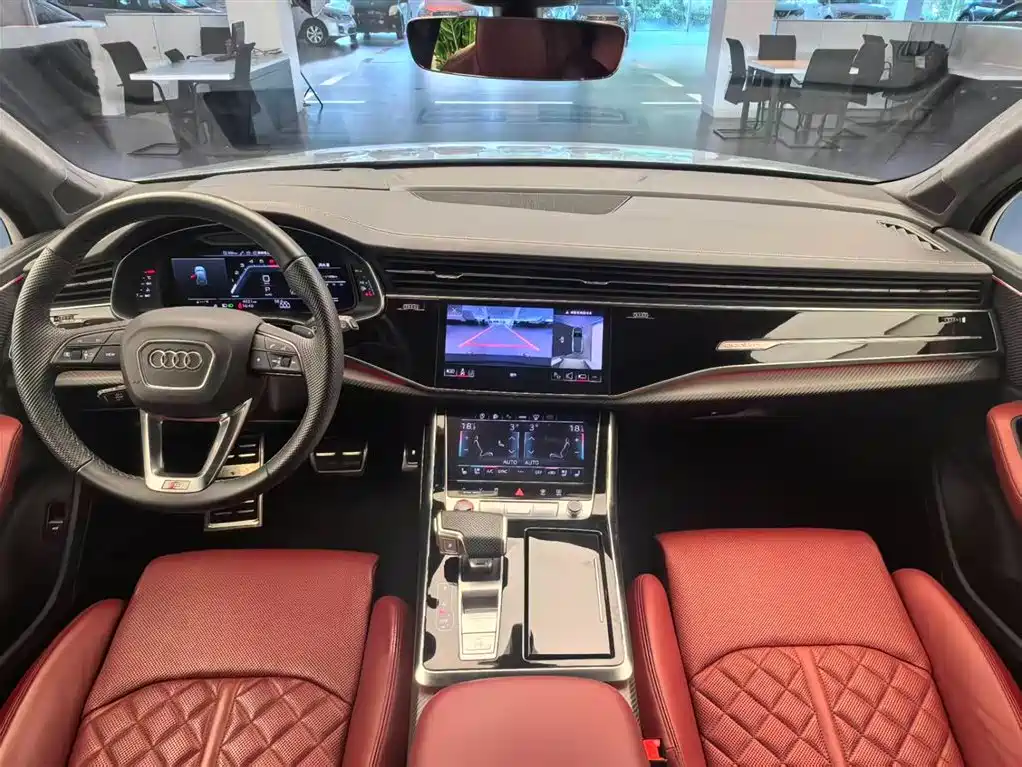 Audi SQ7 2024 4.0 TFSI фото 8
