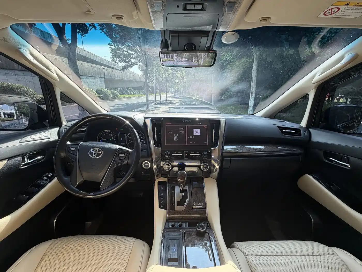 Toyota Vellfire 2021 Crown Hybrid 2.5L HV Premium Edition фото 4