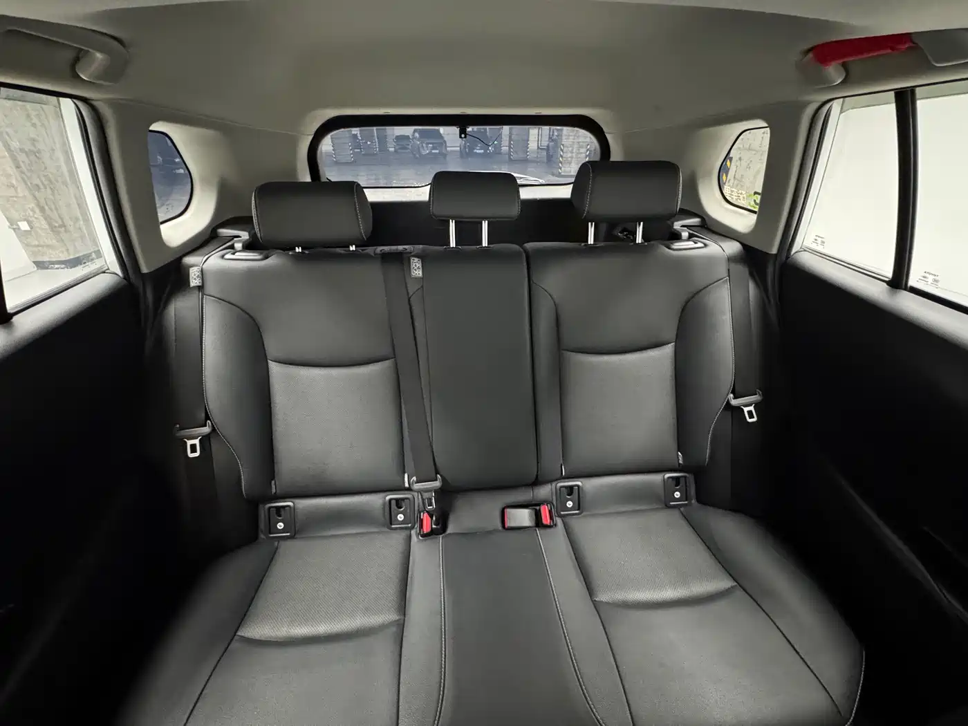 Toyota Frontlander 2023 2.0L CVT Luxury Edition фото 15