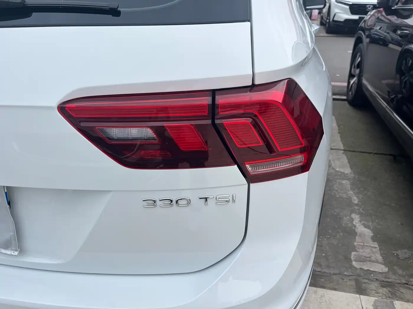 Volkswagen Tiguan L 2024 330TSI Automatic 2WD R-Line Premium Enjoyment Edition фото 8