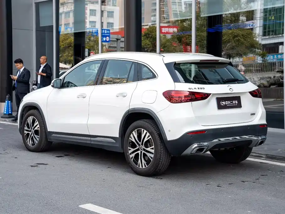 MERCEDES-BENZ GLA