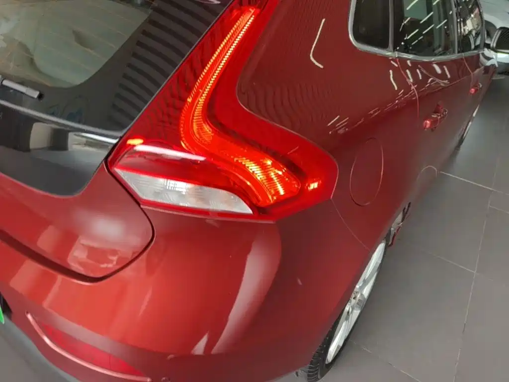 Volvo V40 2018 2017 T3 R-Design