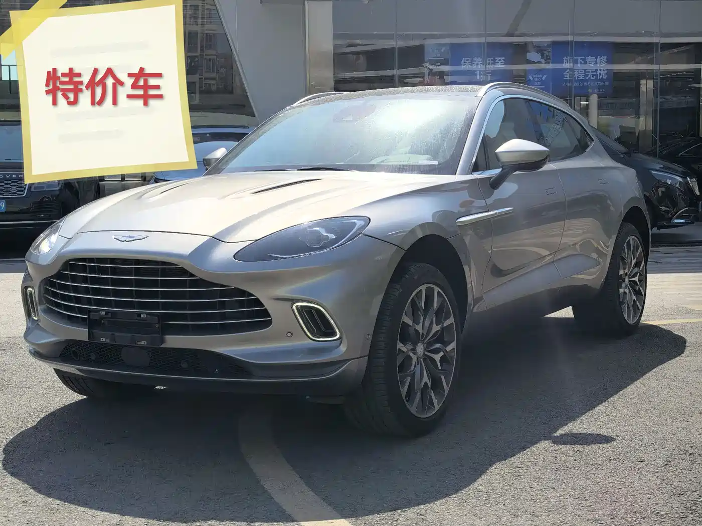 Aston Martin DBX 2023 3.0T STRAIGHT-SIX
