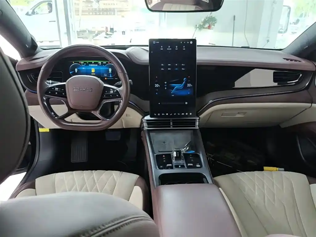 BYD Seal 2023 DM-i 1.5T 121km Flagship фото 10