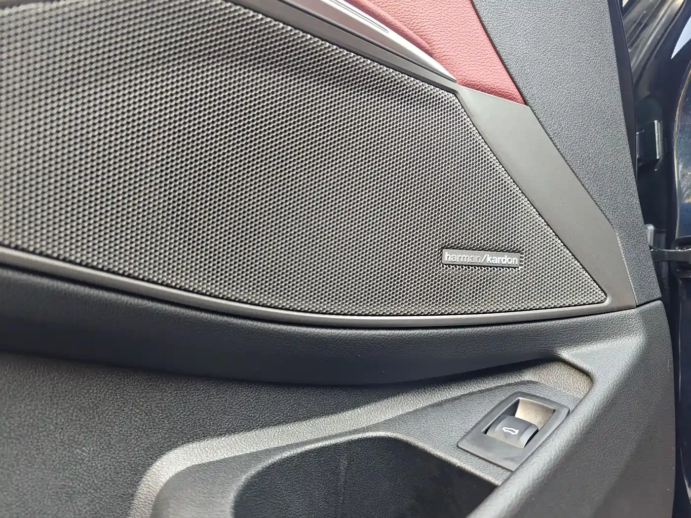 BMW 3 Series 2023 325Li M Sport Black Night Package фото 8
