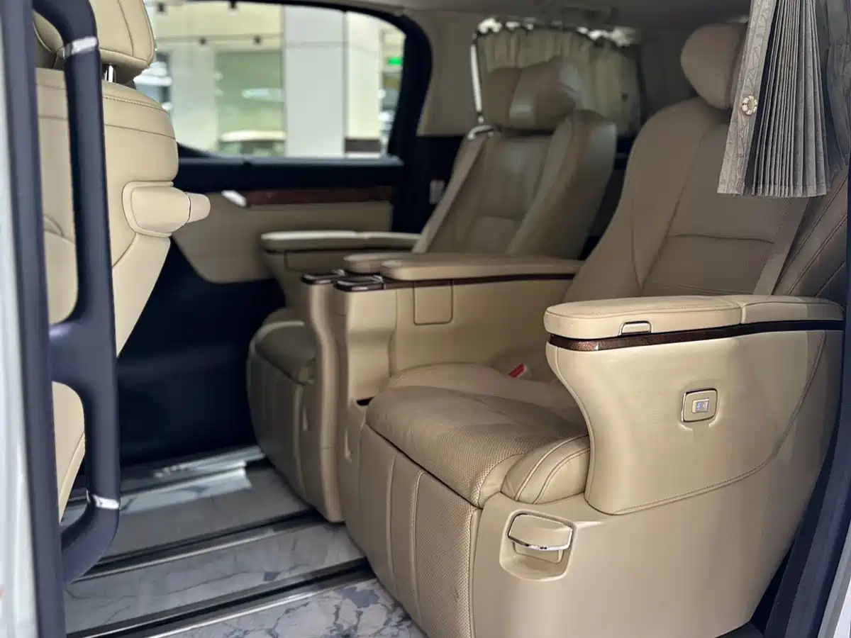 Toyota Alphard 2018 3.5L Premium фото 7