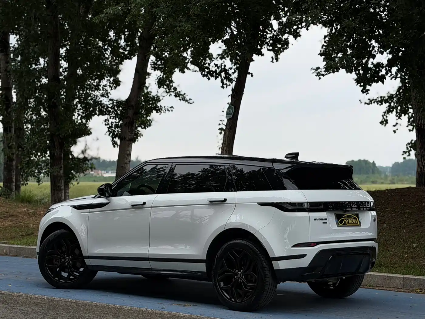 Land Rover Range Rover Evoque 2022 Range Rover Evoque L 249PS R-Dynamic Luxury Edition фото 4
