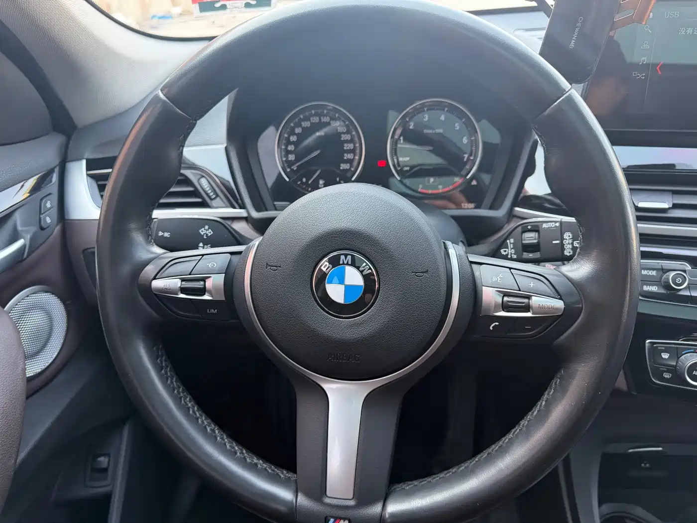 BMW X1 2022 sDrive25Li Leading фото 15