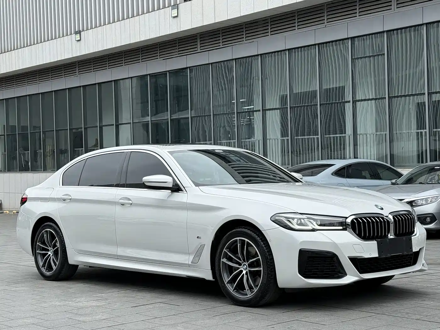 BMW 5 SERIES