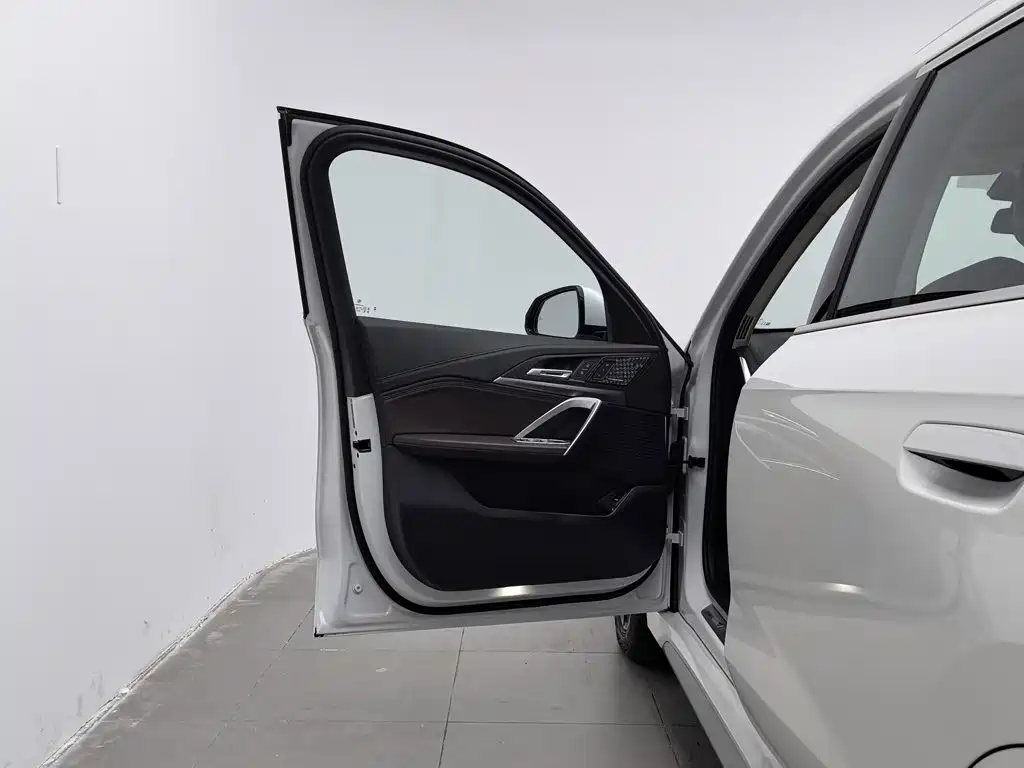 BMW iX1 2024 2023 eDrive25L M Sport Package