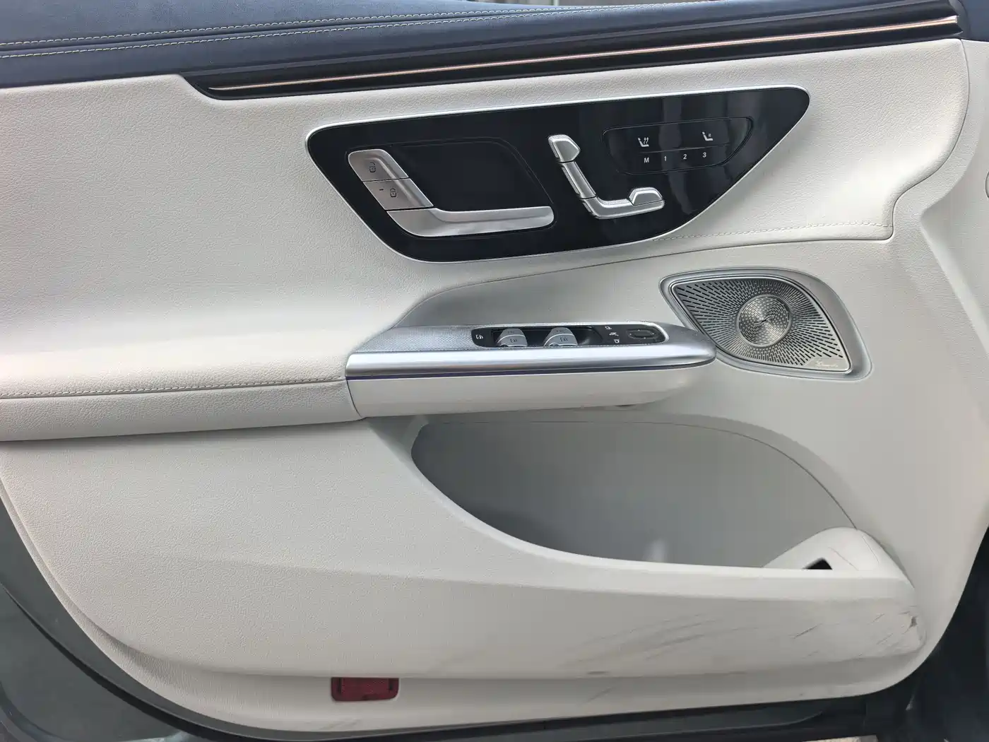 Mercedes-Benz EQE 2025 Model 500 4MATIC Luxury Edition фото 14