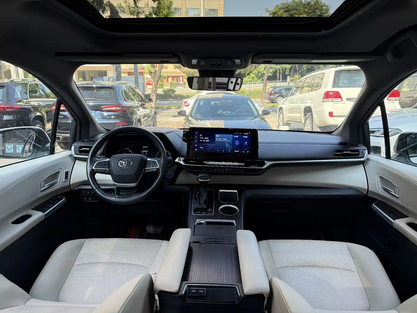 Toyota Granvia 2024 2.5L Hybrid Premium PLUS фото 10