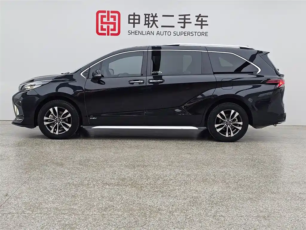 Toyota Granvia 2024 2.5L Hybrid Luxury фото 4