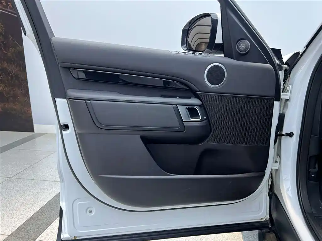 Land Rover Discovery 2017 3.0 SC V6 SE фото 16