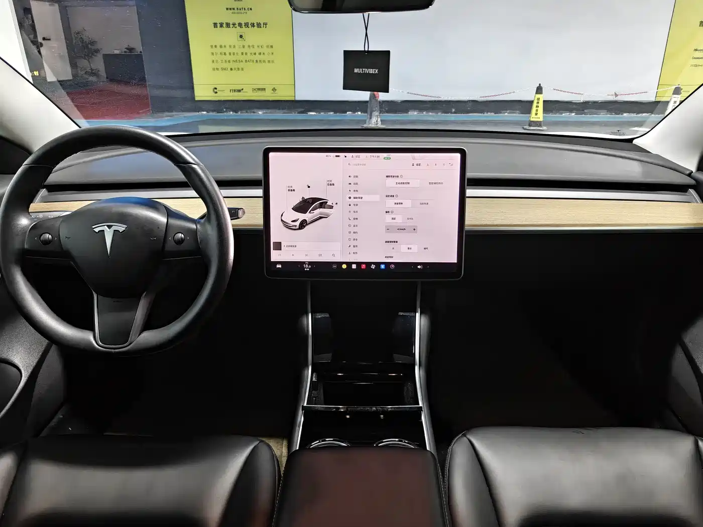 TESLA MODEL 3