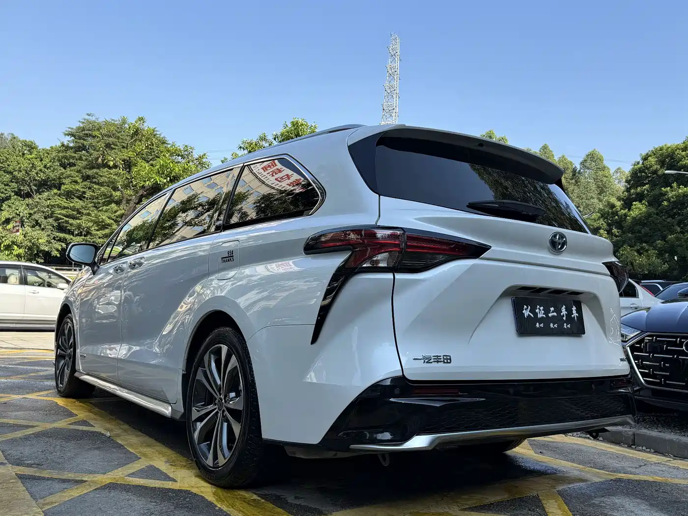 Toyota Granvia 2024 2.5L Hybrid Premium PLUS фото 5