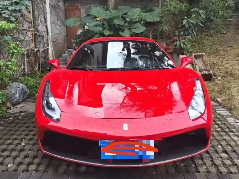 FERRARI 488
