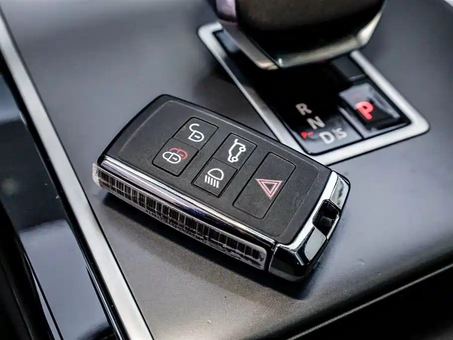 Land Rover Range Rover Velar 2024 Dynamic SE фото 33