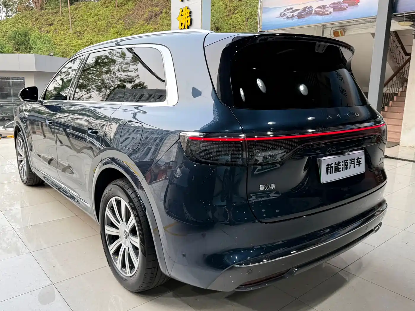 AITO Wenjie AITO M8 2025 Model Extended Range Max+ Edition 53.4kWh 6-Seater фото 9