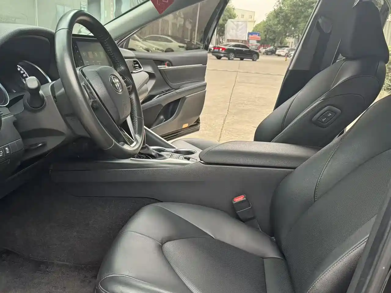 Photo 5 - Toyota Camry