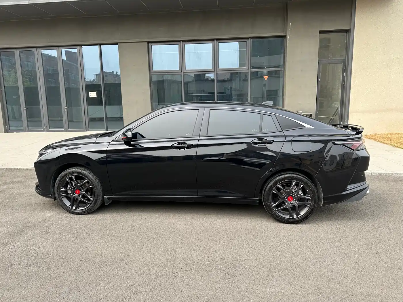 DONGFENG YI HYUN MAX