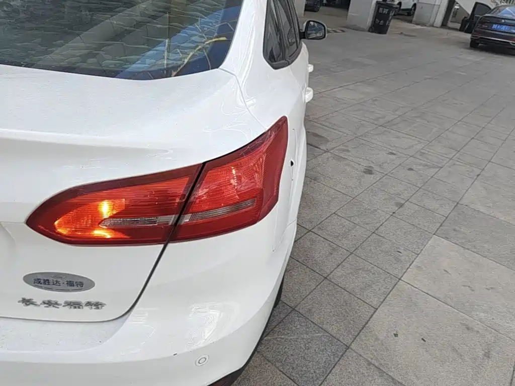 Фото 8 - Ford Focus