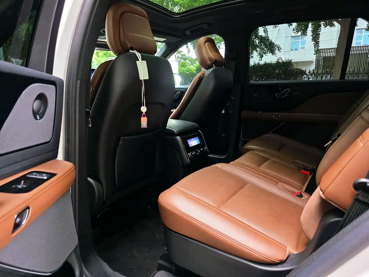 صورة 11 - Lincoln Aviator