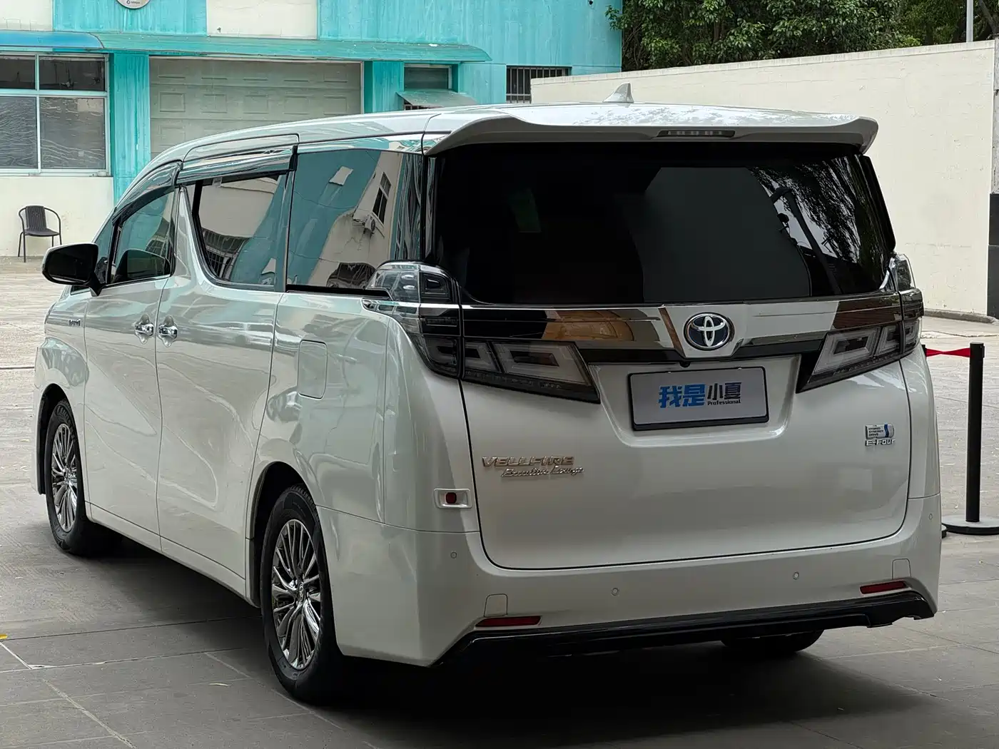 Toyota Vellfire 2020 Twin Engine 2.5L HV Premium Edition фото 3