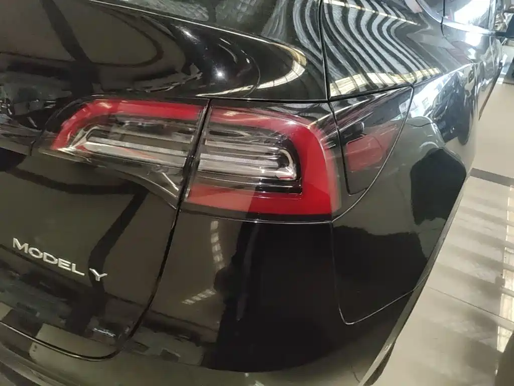 Фото 8 - Tesla Model Y