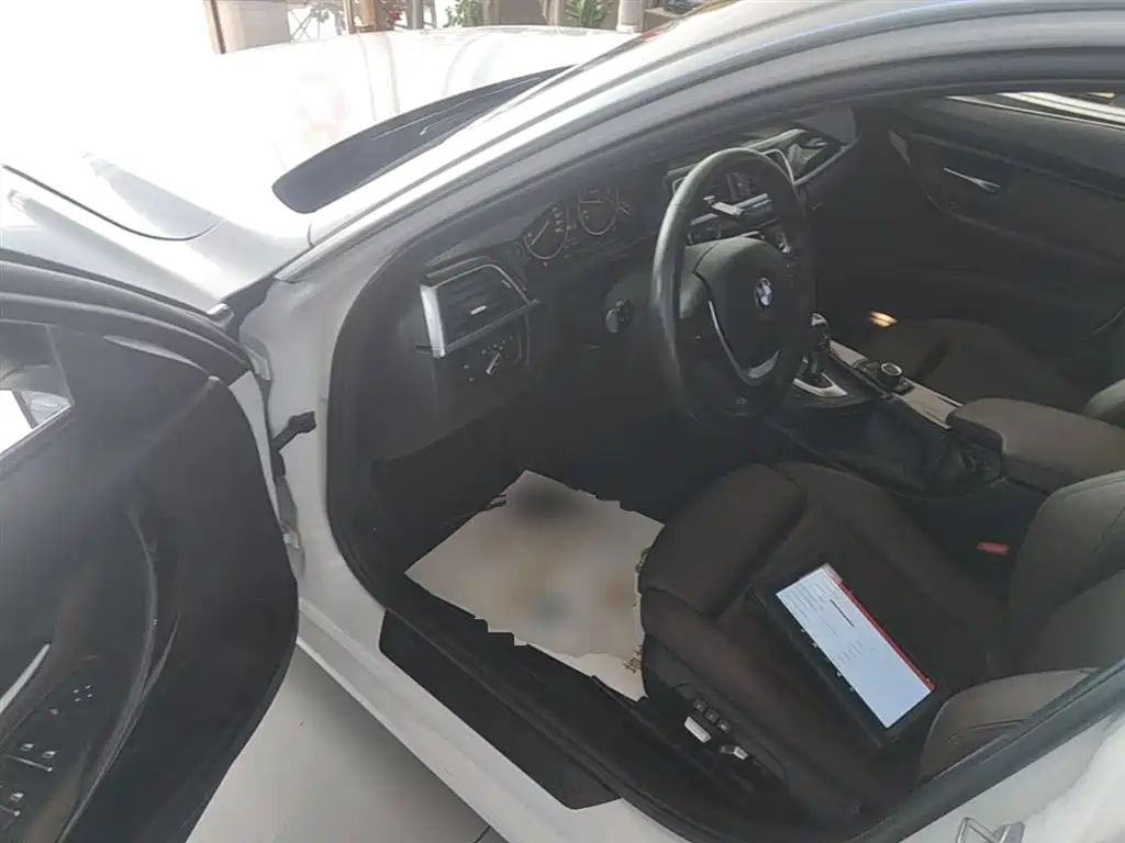 BMW 3 Series 2018 318Li фото 16