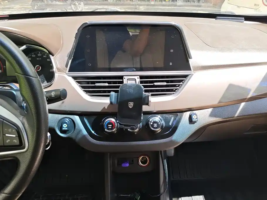 Baojun 310W 2017 2017 1.5L Manual Fashion Edition (China V)