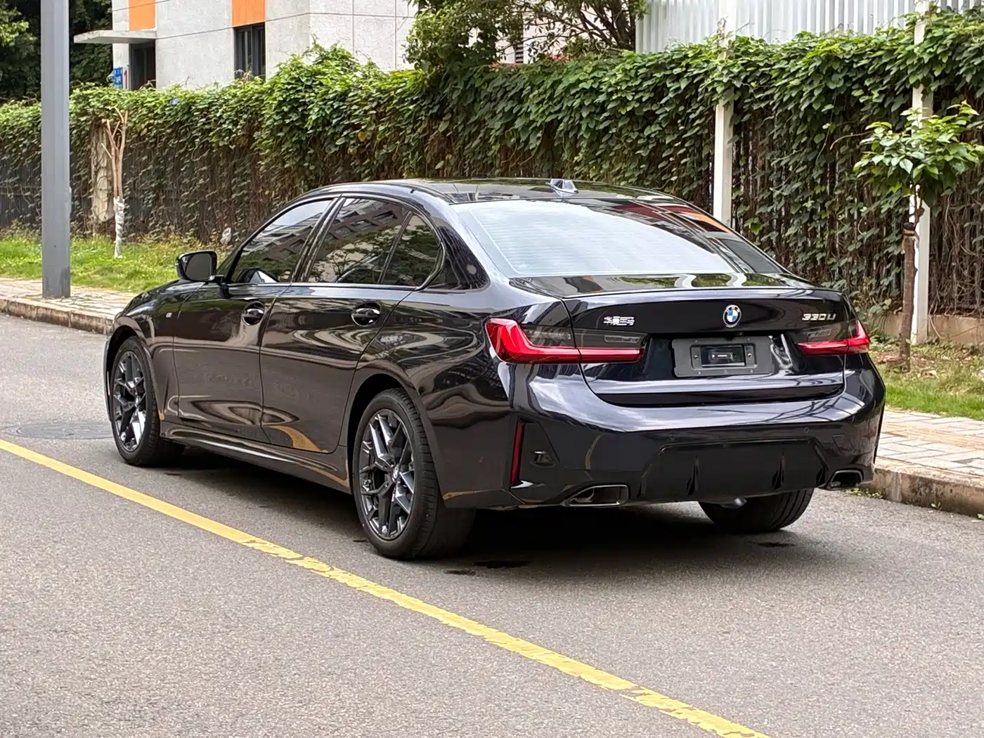 BMW 3-SERIES