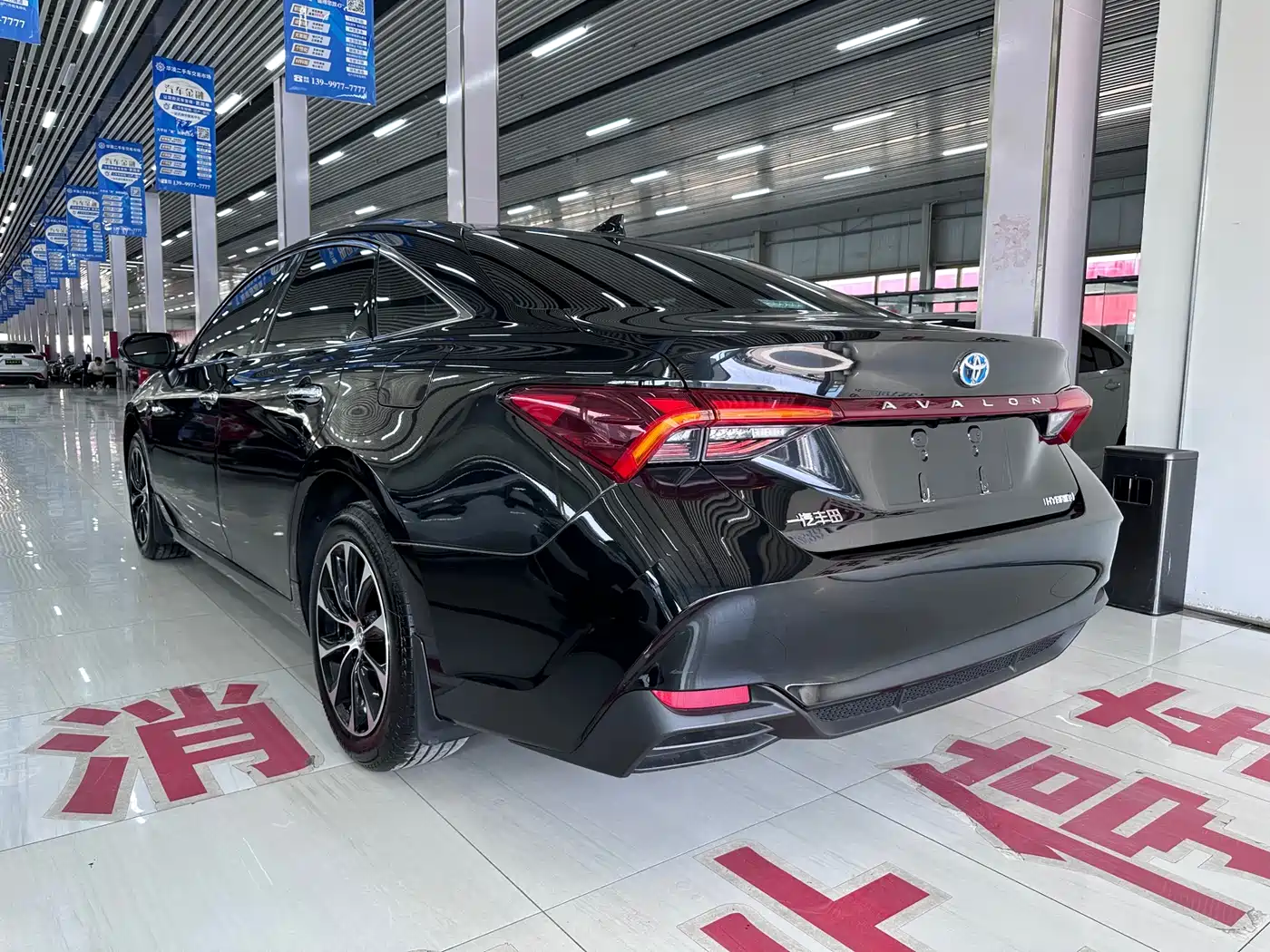 Toyota Avalon 2023 Hybrid 2.5L Luxury Edition фото 4