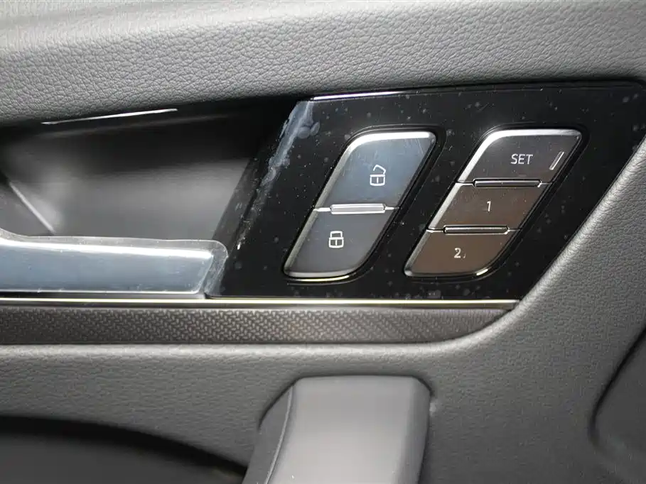 Audi Q5L 2025 Model Year Facelift 45th Anniversary Edition 45 TFSI Luxury Dynamic фото 15