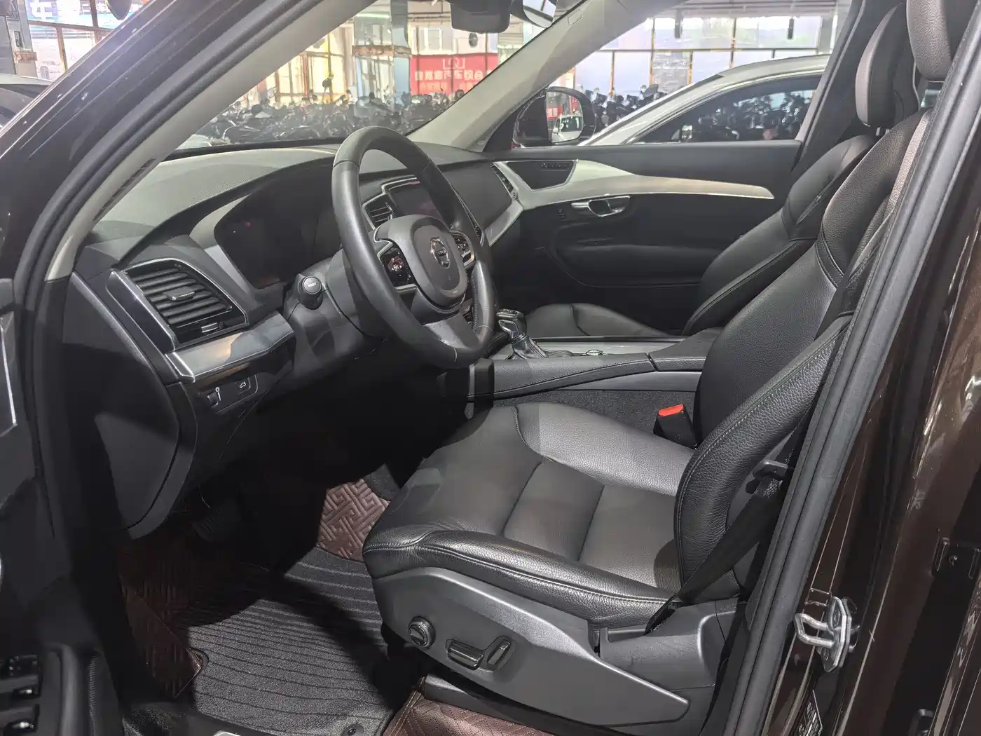 Volvo XC90 2018 T6 Momentum 5-seater фото 4