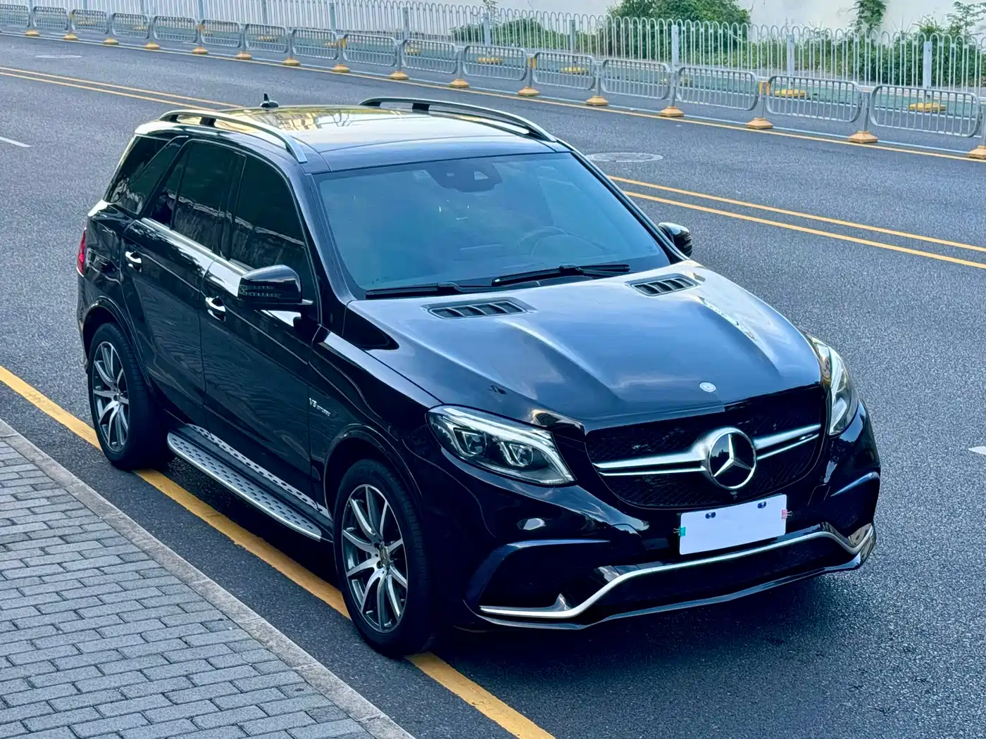 Mercedes-Benz GLE AMG 2015 AMG GLE 63 4MATIC фото 3