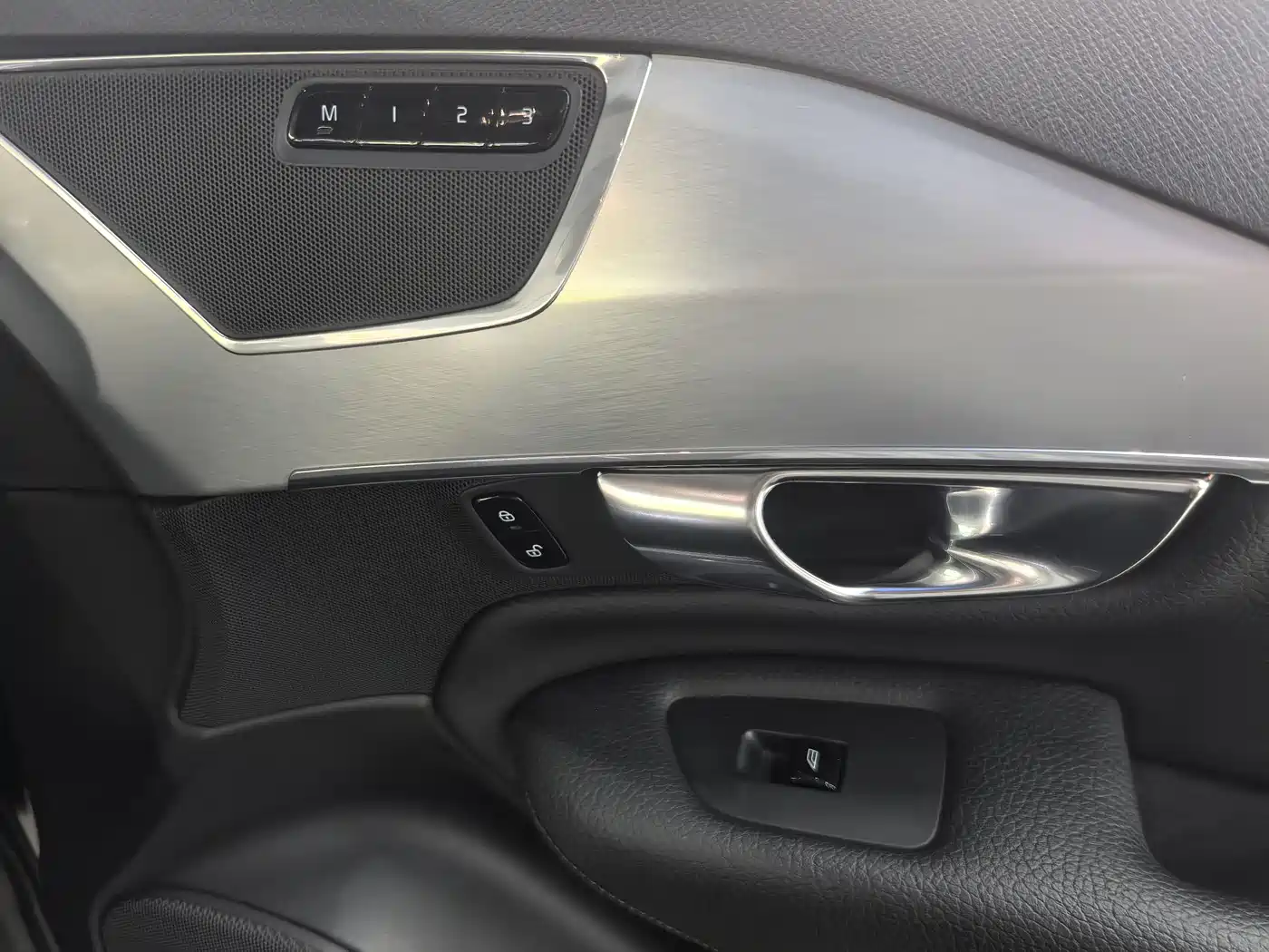 Volvo XC90 2018 T6 Momentum 5-seater фото 14