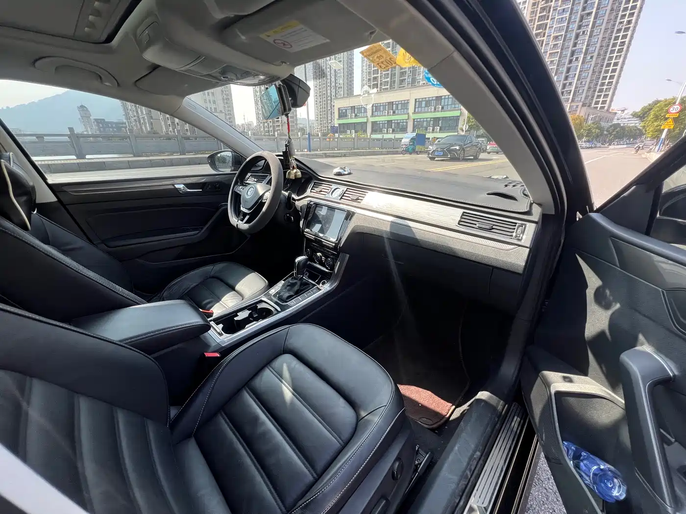 Volkswagen Passat 2016 280TSI DSG Honor Edition фото 9