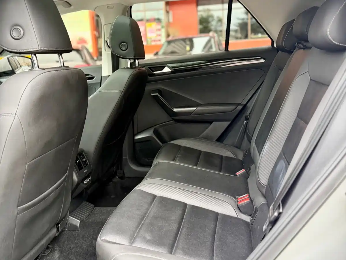 Volkswagen T-ROC 2021 280TSI DSG 2WD Comfort Smart Connect 30th Anniversary Edition фото 11