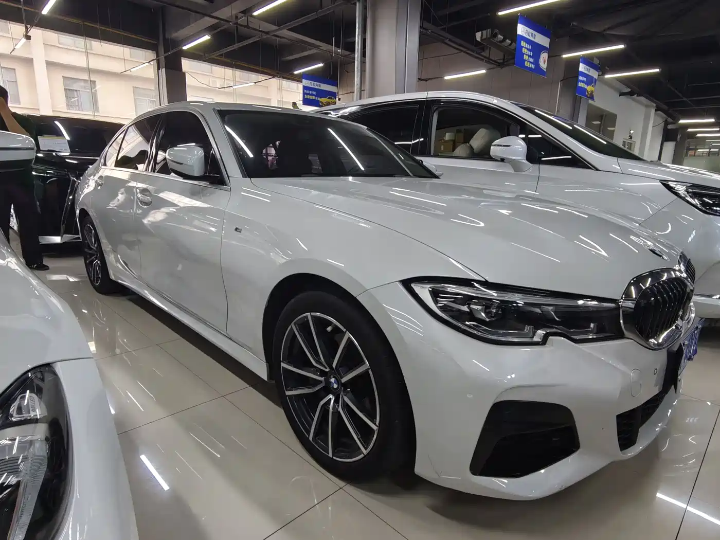 BMW 3 Series 2021 320Li M Sport Package фото 3
