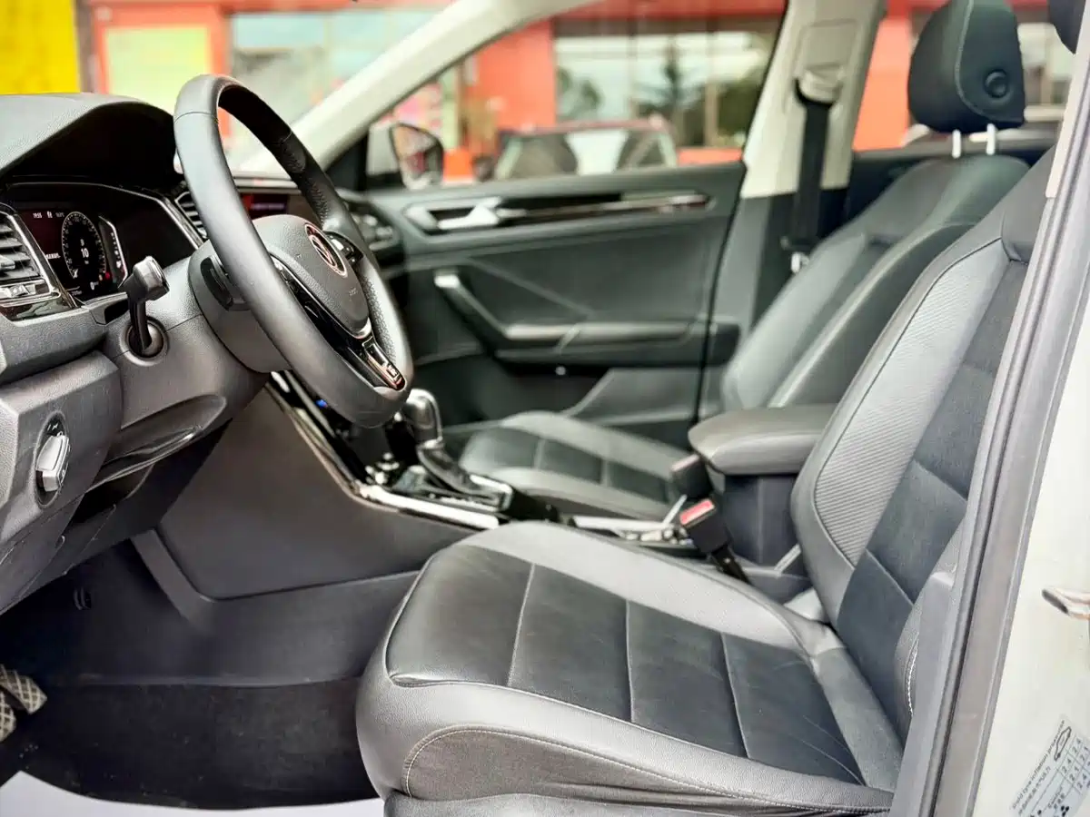 Volkswagen T-ROC 2021 280TSI DSG 2WD Comfort Smart Connect 30th Anniversary Edition фото 10