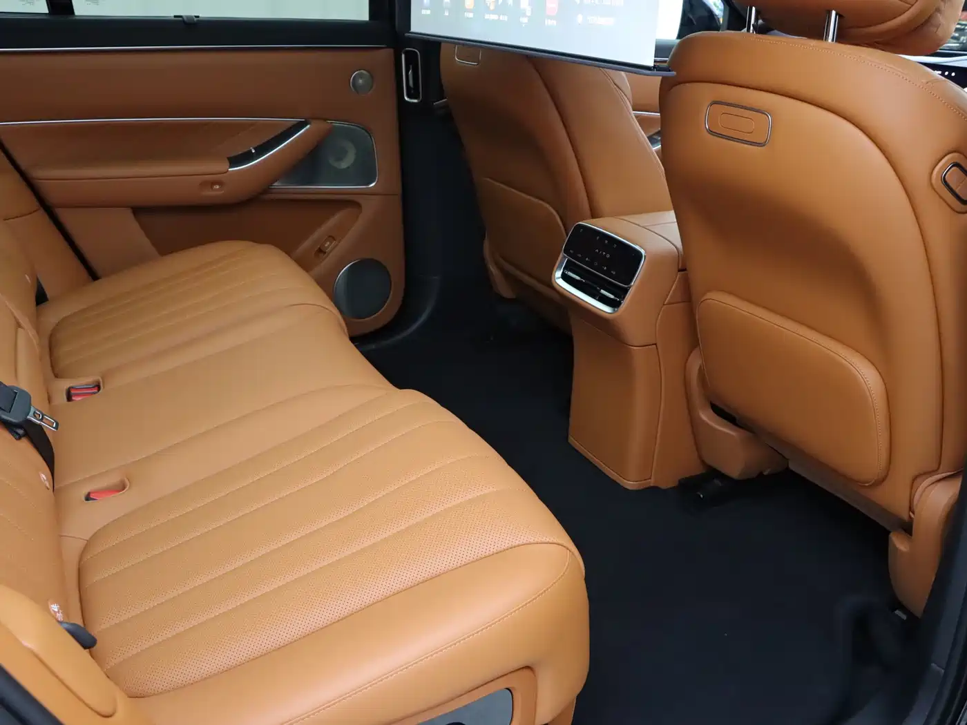 AITO Wenjie AITO M8 2025 Range Extender Max+ Edition 53.4kWh 5-seater фото 15