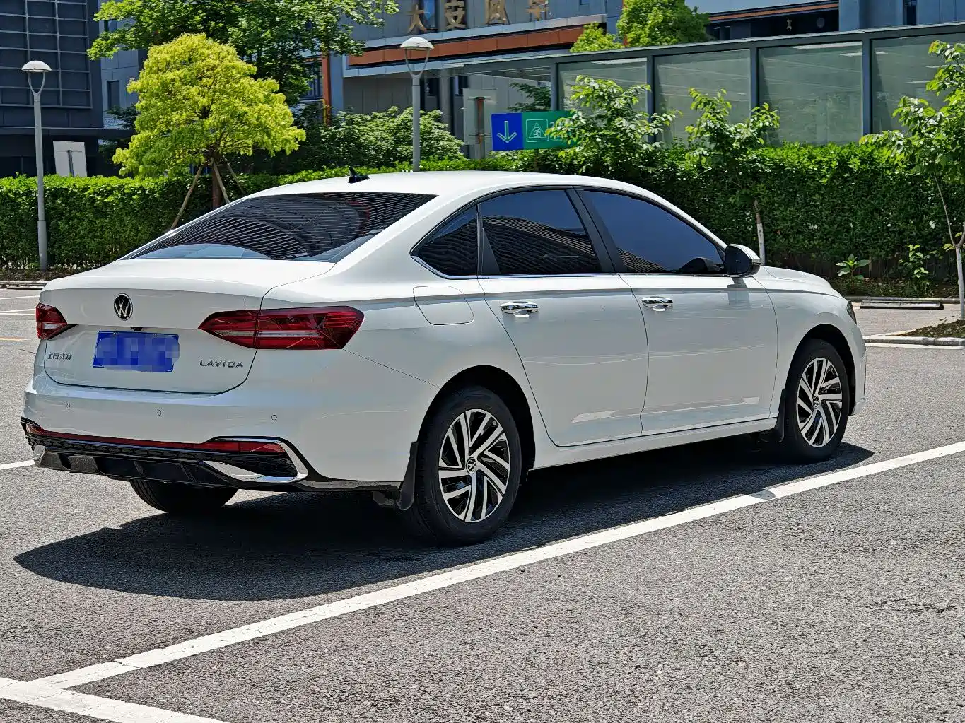 Volkswagen Lavida 2024 Model 1.5L Automatic Starlight 5 Million Edition фото 6